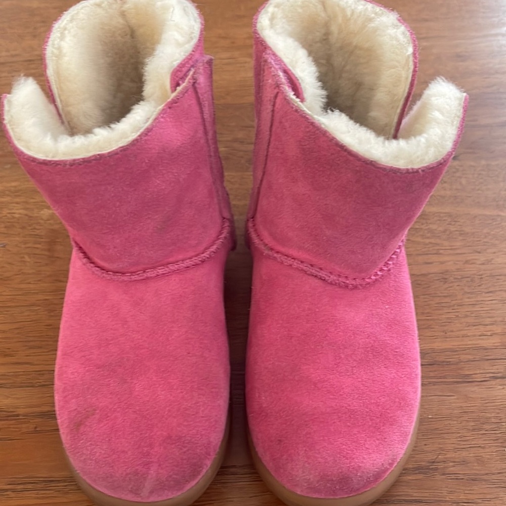 Only worn once!!!! Size 11 pink Uggs